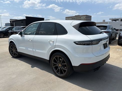 Certified 2022 Porsche Cayenne Platinum Edition AWD/4WD image 3