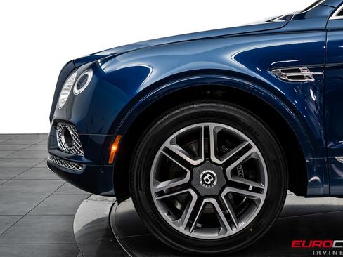 Used 2018 Bentley Bentayga AWD/4WD image 13