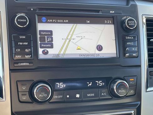 Used 2017 Nissan Titan SL image 24