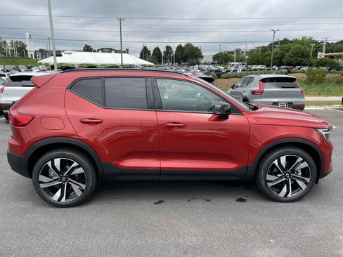 New 2025 Volvo XC40 B5 Ultra w/ Protection Package image 8