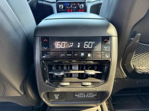 Used 2021 Jeep Grand Cherokee L Overland w/ Luxury Tech Group IV RWD image 28