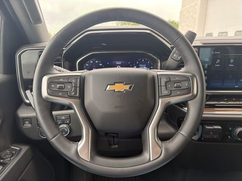 Used 2023 Chevrolet Silverado 1500 LT w/ Leather Package AWD/4WD image 15