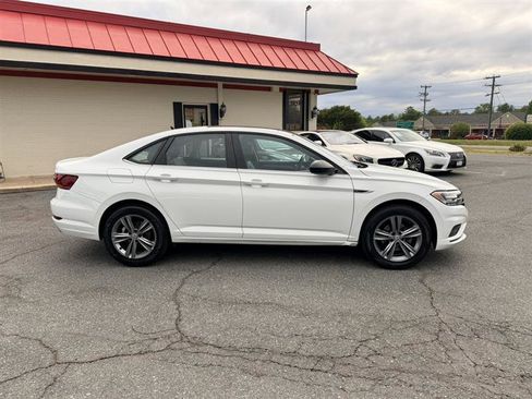 Used 2019 Volkswagen Jetta R-Line w/ R-Line Cold Weather Package FWD image 4