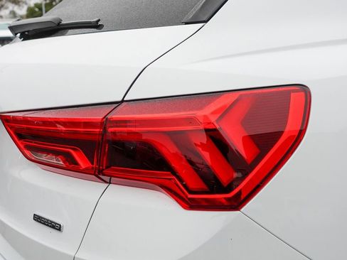 Used 2025 Audi Q3 2.0T Premium w/ Black Optic Sport Package image 8