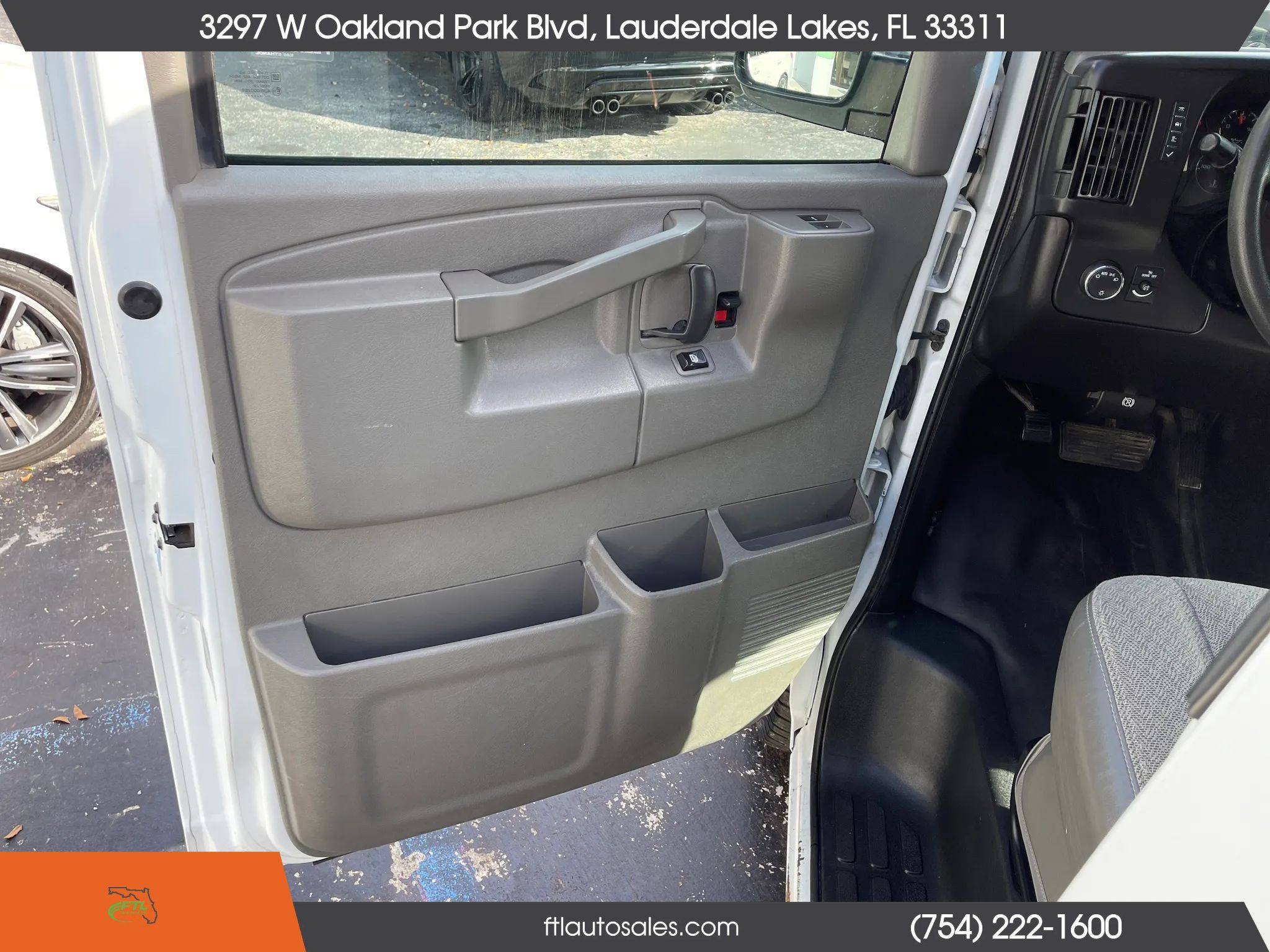 Used 2017 GMC Savana 3500 Extended RWD image 21