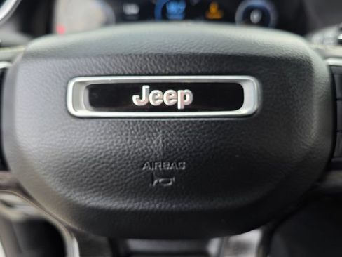 Used 2023 Jeep Grand Cherokee Limited w/ Black Appearance Package AWD/4WD image 26