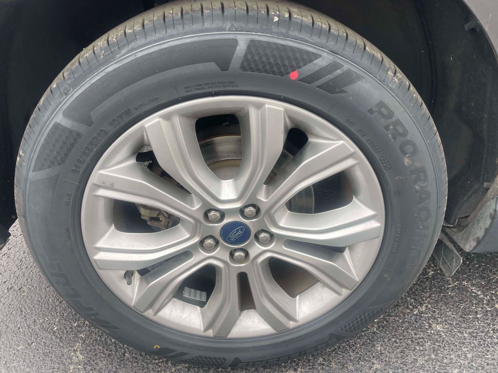Used 2019 Ford Edge Titanium w/ Equipment Group 301A AWD/4WD image 11