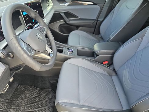 New 2026 Volkswagen Tiguan SE R-Line image 12