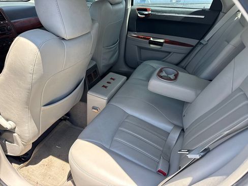 Used 2006 Chrysler 300 C w/ Protection Group II RWD image 18