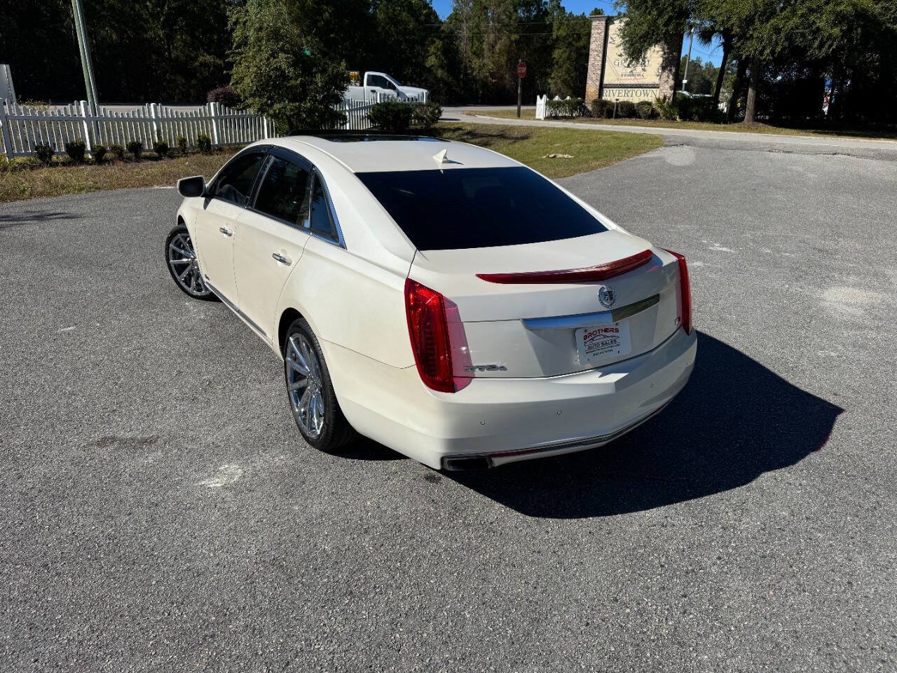 Used 2013 Cadillac XTS Platinum w/ Driver Assist Package AWD/4WD image 4