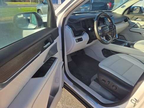 Used 2024 GMC Acadia Denali w/ Super Cruise Package image 6