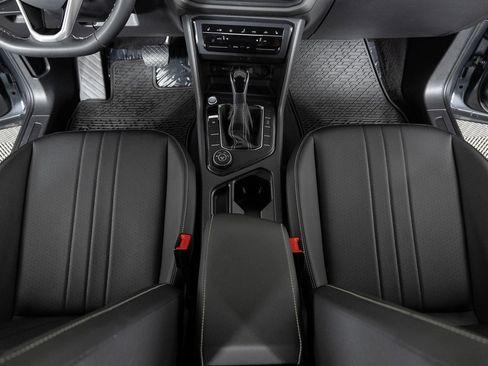 Used 2023 Volkswagen Tiguan SE image 39