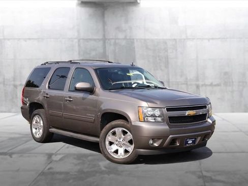 Used 2012 Chevrolet Tahoe LT w/ Luxury Package AWD/4WD image 2