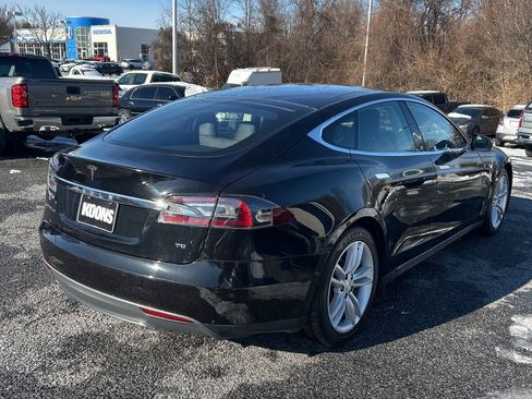 Used 2016 Tesla Model S 70 image 4