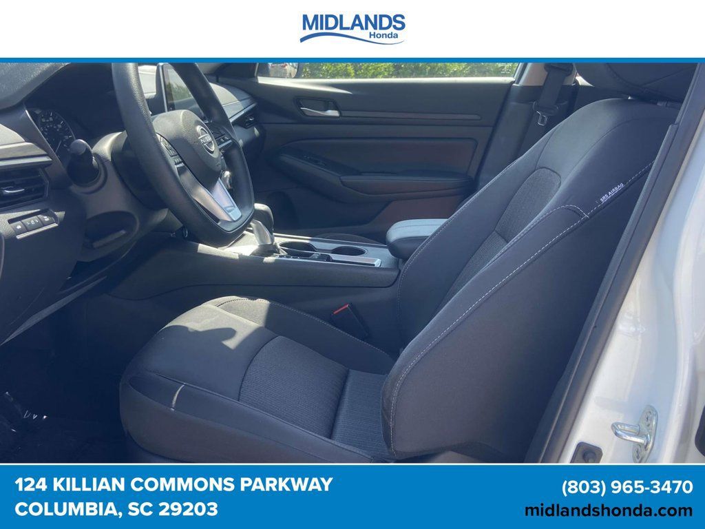 Used 2025 Nissan Altima 2.5 SV FWD image 12