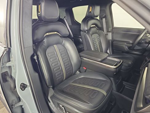 Used 2025 Rivian R1T Adventure image 23