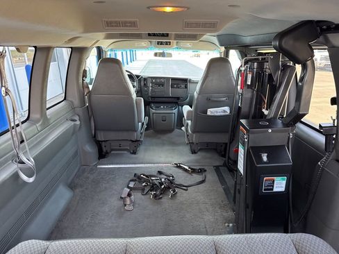 Used 2003 GMC Savana 1500 Passenger w/ Sle Preferred Equipment Group image 32