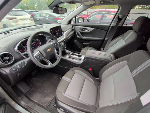 Used 2025 Chevrolet Blazer LT AWD/4WD image 3