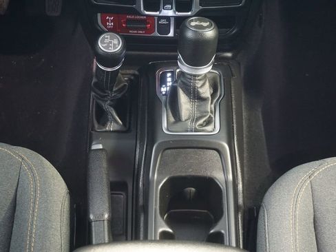 Used 2024 Jeep Wrangler Unlimited AWD/4WD image 27