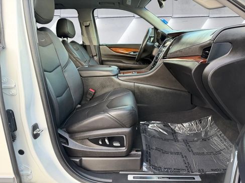 Used 2016 Cadillac Escalade Luxury image 20