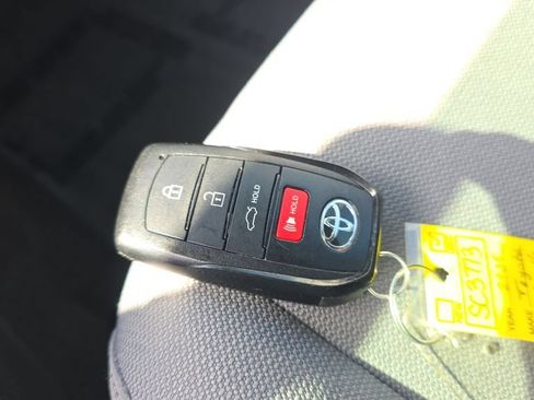Used 2025 Toyota Corolla SE FWD image 30