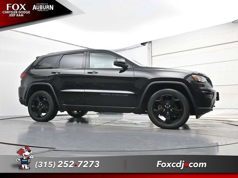 Used 2018 Jeep Grand Cherokee Laredo AWD/4WD image 26
