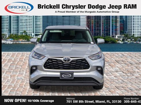 Used 2023 Toyota Highlander LE FWD image 2