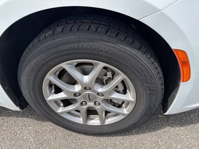 Used 2023 Chrysler Pacifica Touring-L FWD image 7