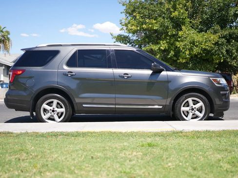 Used 2018 Ford Explorer XLT FWD image 15