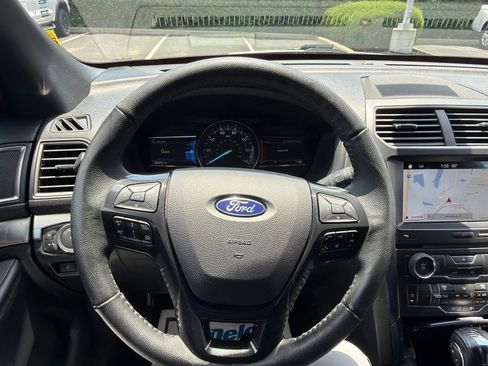 Used 2018 Ford Explorer XLT w/ Equipment Group 202A AWD/4WD image 19
