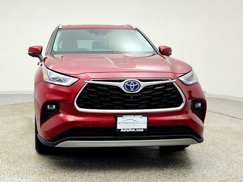 Used 2023 Toyota Highlander Platinum image 2