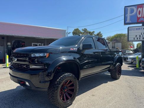 Used 2019 Chevrolet Silverado 1500 LT Trail Boss w/ Convenience Package image 2
