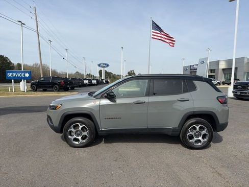 Used 2022 Jeep Compass Trailhawk w/ Trailhawk Elite Group image 2