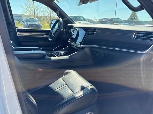 Used 2023 Jeep Wagoneer 4WD w/ Premium Group I image 14