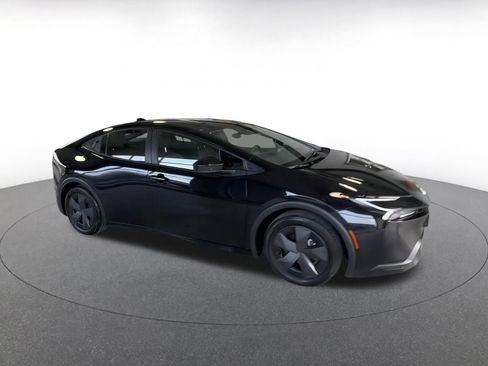 Used 2025 Toyota Prius LE image 2