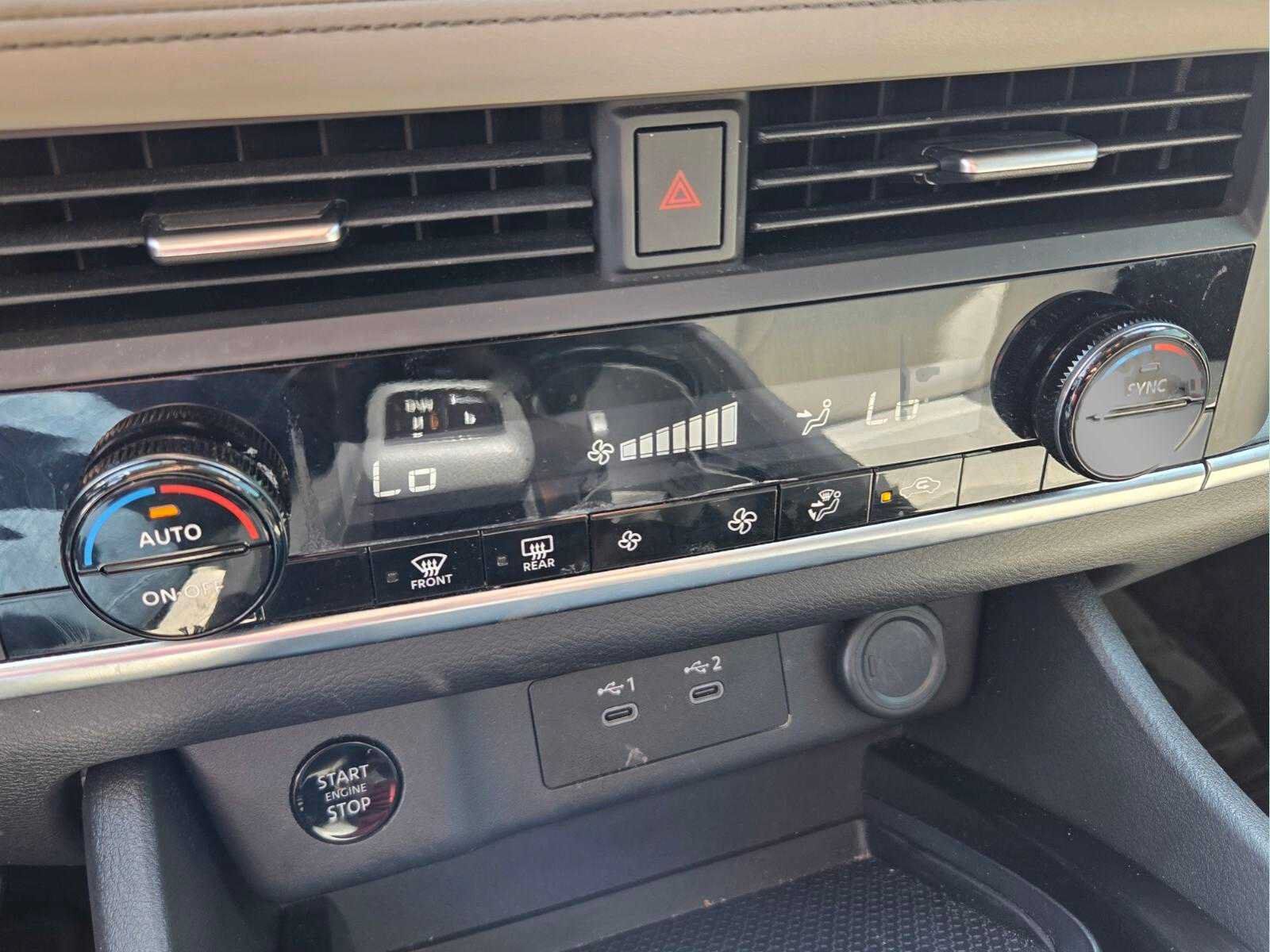Used 2025 Nissan Rogue SV AWD/4WD image 24