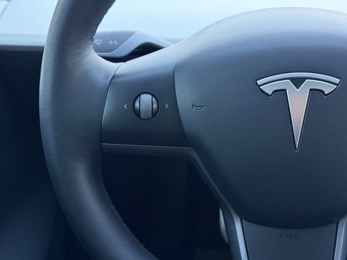 Used 2023 Tesla Model Y Performance image 19