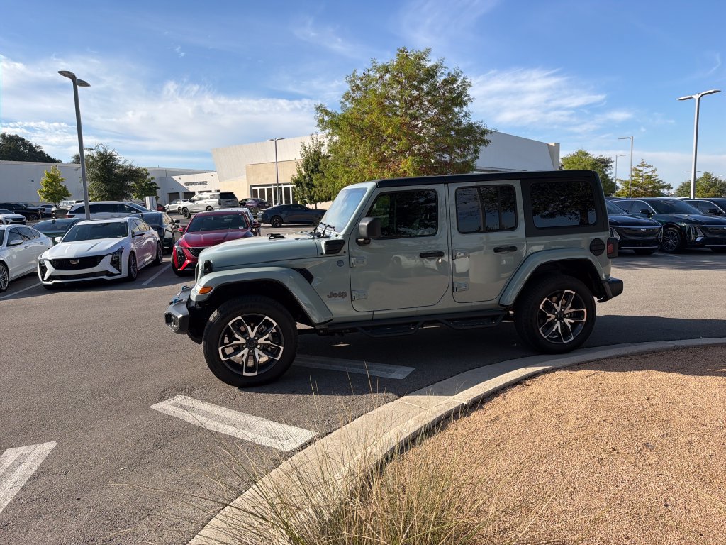 Used 2024 Jeep Wrangler Unlimited w/ Convenience Group AWD/4WD image 4