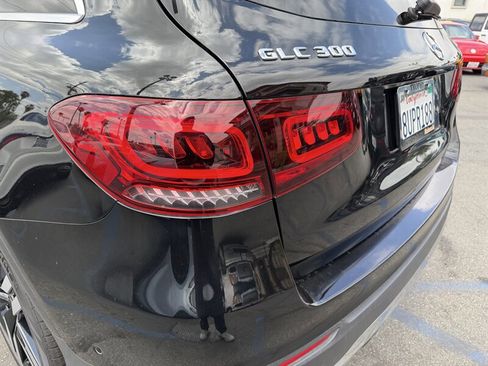 Used 2021 Mercedes-Benz GLC 300 4MATIC w/ Premium Package image 9