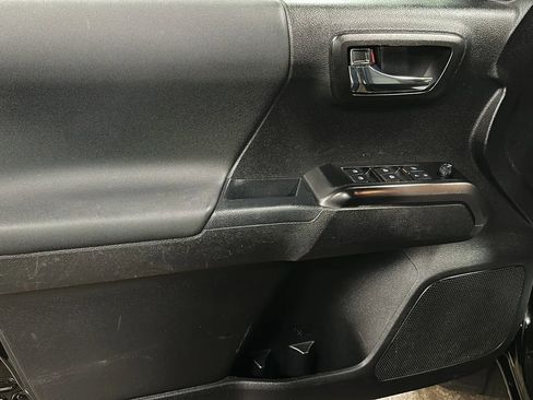 Used 2023 Toyota Tacoma TRD Off-Road image 10