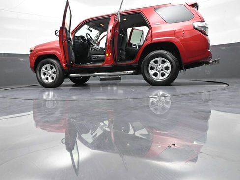 Used 2016 Toyota 4Runner SR5 AWD/4WD image 47