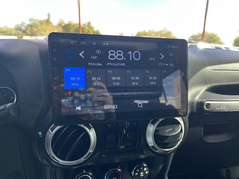 Used 2015 Jeep Wrangler Unlimited Sahara w/ Connectivity Group image 13