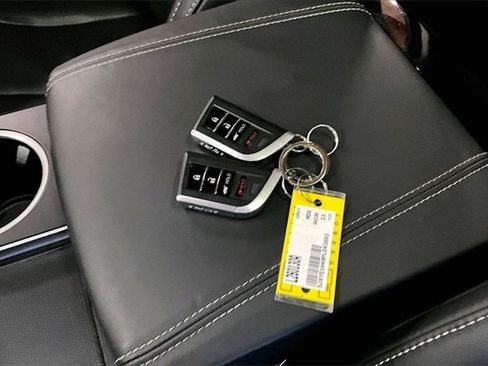 Used 2023 Acura MDX SH-AWD w/ Technology Package image 35