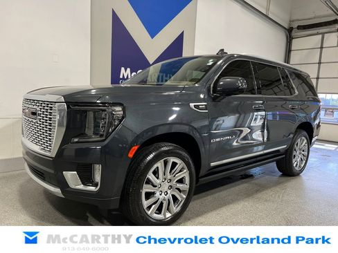 Used 2021 GMC Yukon Denali w/ Denali Premium Package AWD/4WD image 9
