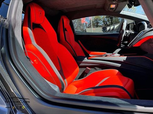 Used 2025 Lamborghini Revuelto image 6