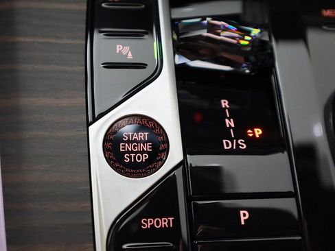 Used 2024 BMW X7 xDrive40i w/ M Sport Package image 54