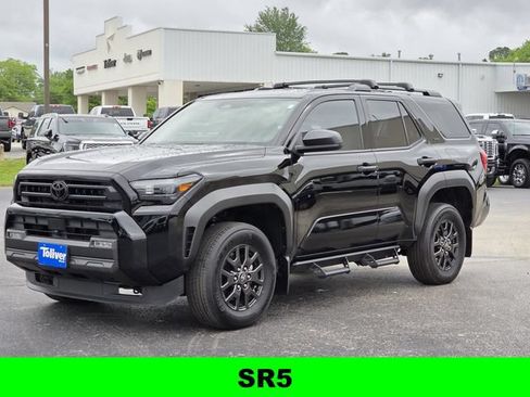 Used 2025 Toyota 4Runner SR5 AWD/4WD image 4