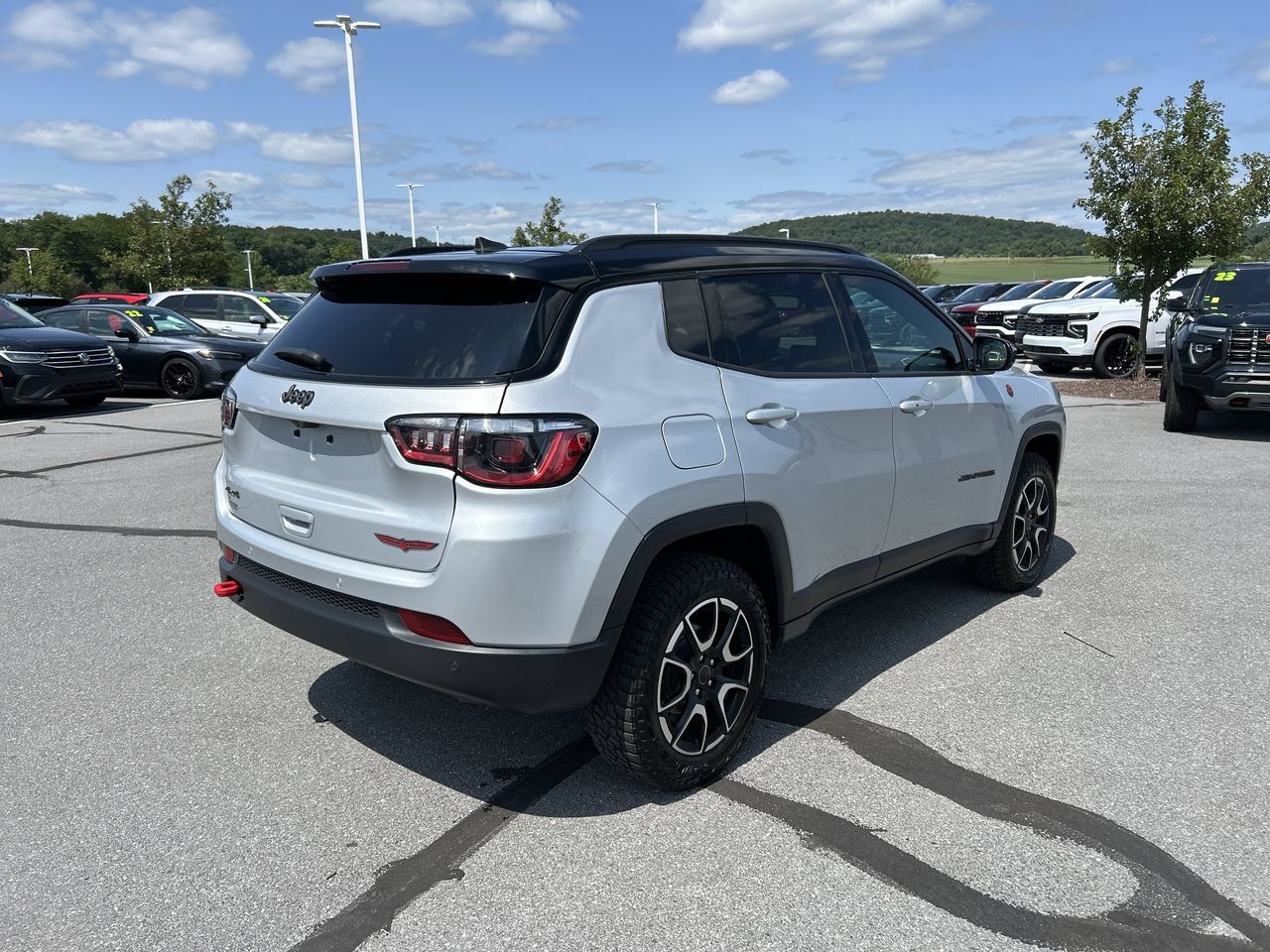 Used 2025 Jeep Compass Trailhawk AWD/4WD image 7