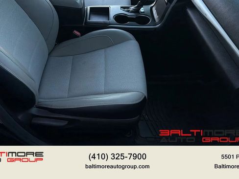 Used 2017 Toyota Camry SE w/ Moonroof Package FWD image 40