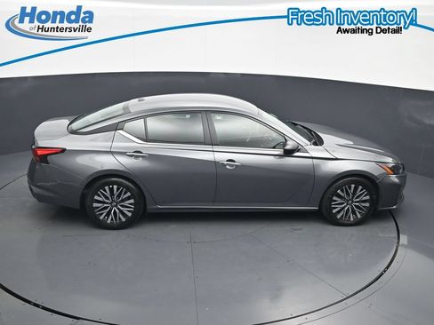 Used 2025 Nissan Altima 2.5 SV FWD image 25